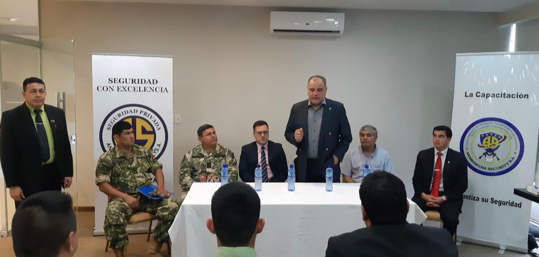 Acto de capacitación con autoridades y personal de Andromeda Security